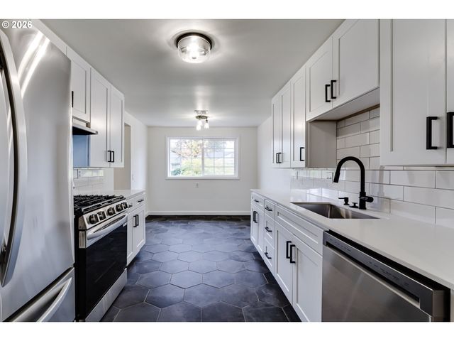 3088 DALEWOOD St, Eugene, OR 97404
