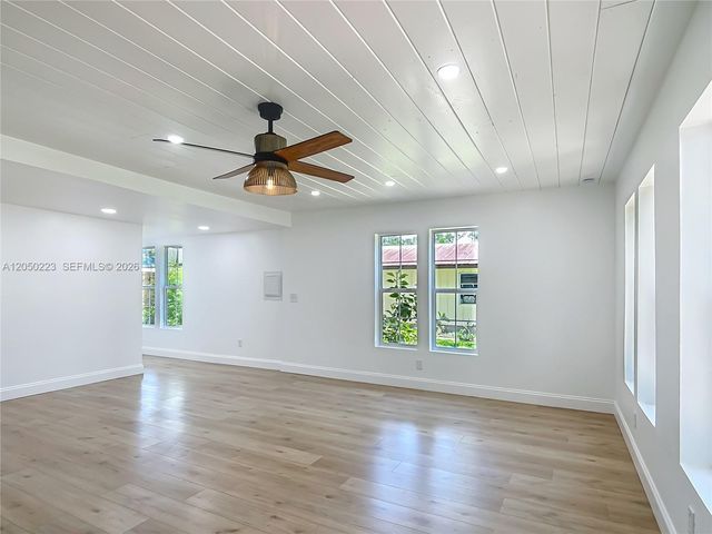 8781 S Lakeshore Dr, Floral City, FL 34436