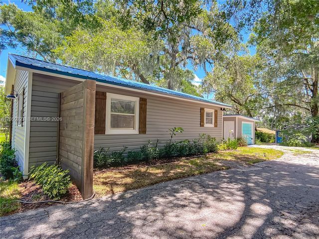 8781 S Lakeshore Dr, Floral City, FL 34436