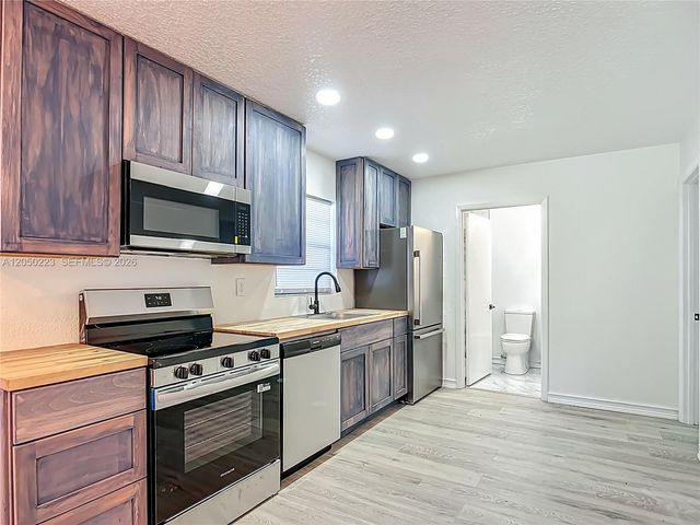 8781 S Lakeshore Dr, Floral City, FL 34436