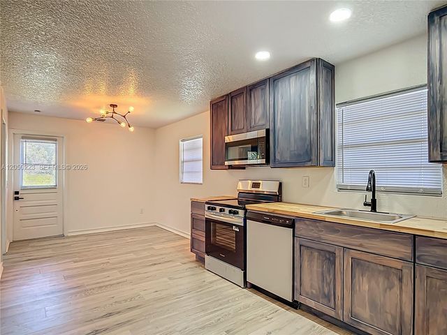 8781 S Lakeshore Dr, Floral City, FL 34436