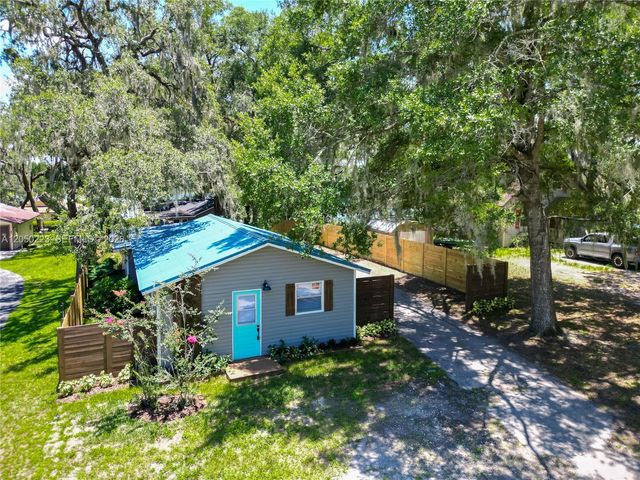 8781 S Lakeshore Dr, Floral City, FL 34436