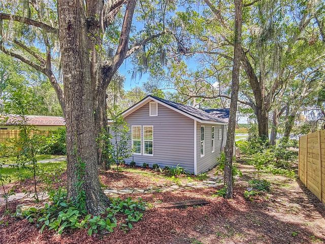 8781 S Lakeshore Dr, Floral City, FL 34436