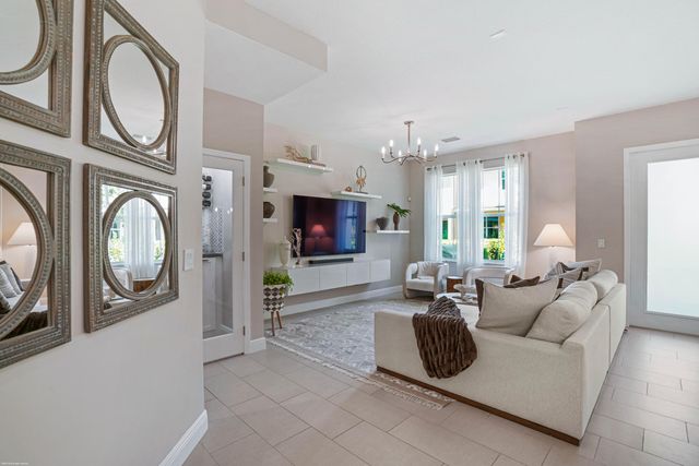 3121 Yorkshire Lane, Palm Beach Gardens, FL 33418