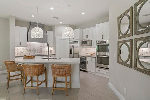 3121 Yorkshire Lane, Palm Beach Gardens, FL 33418
