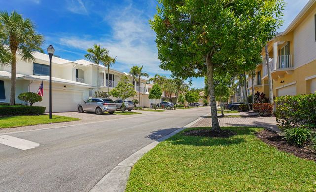 3121 Yorkshire Lane, Palm Beach Gardens, FL 33418