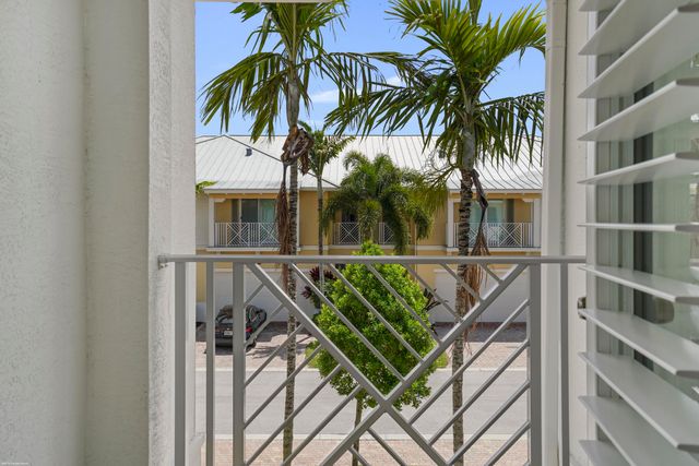 3121 Yorkshire Lane, Palm Beach Gardens, FL 33418