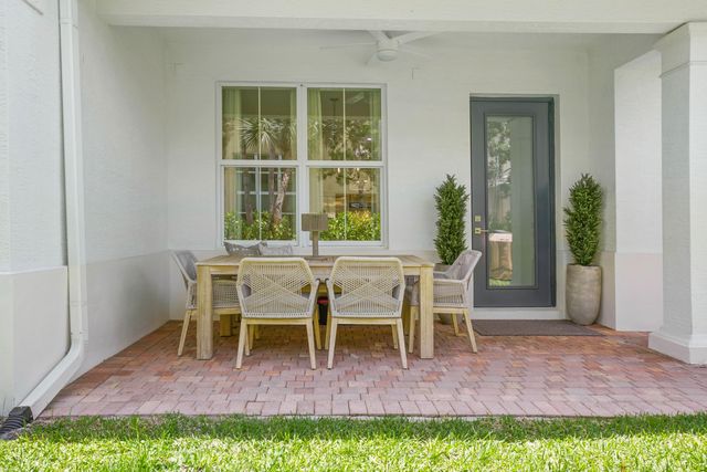 3121 Yorkshire Lane, Palm Beach Gardens, FL 33418