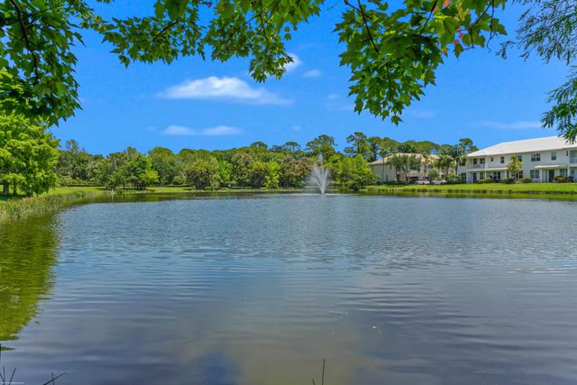 3121 Yorkshire Lane, Palm Beach Gardens, FL 33418
