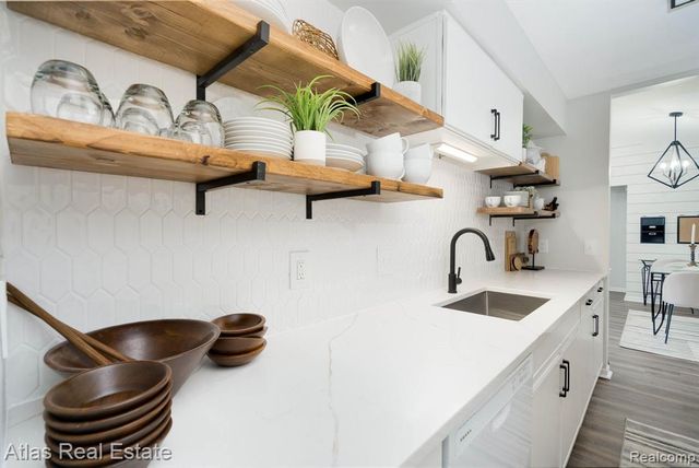 5007 Sandalwood Drive, Grand Blanc, MI 48439