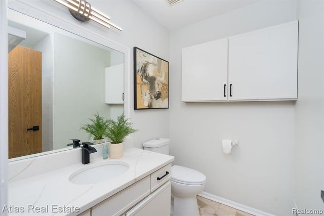 5007 Sandalwood Drive, Grand Blanc, MI 48439