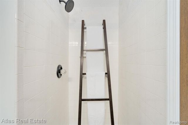 5007 Sandalwood Drive, Grand Blanc, MI 48439