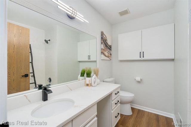 5007 Sandalwood Drive, Grand Blanc, MI 48439