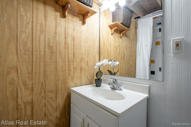 5007 Sandalwood Drive, Grand Blanc, MI 48439