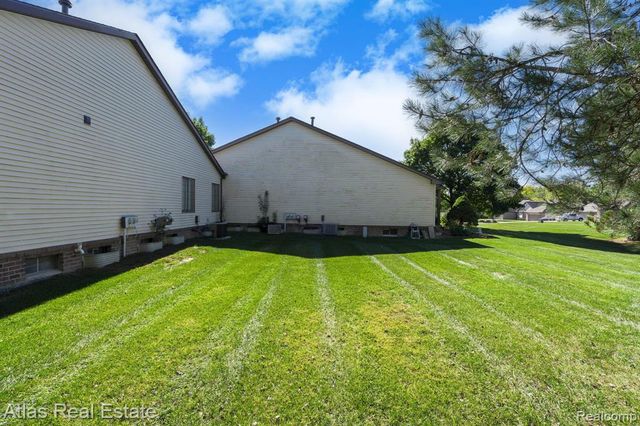 5007 Sandalwood Drive, Grand Blanc, MI 48439