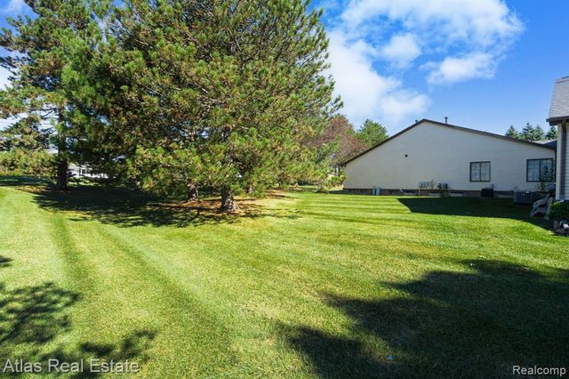 5007 Sandalwood Drive, Grand Blanc, MI 48439