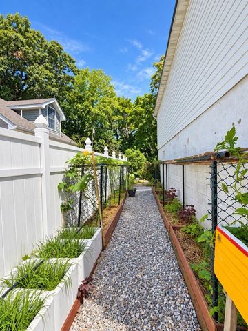19 LOCUST AVE, Kearny, NJ 07032