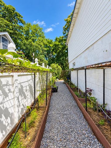 19 LOCUST AVE, Kearny, NJ 07032