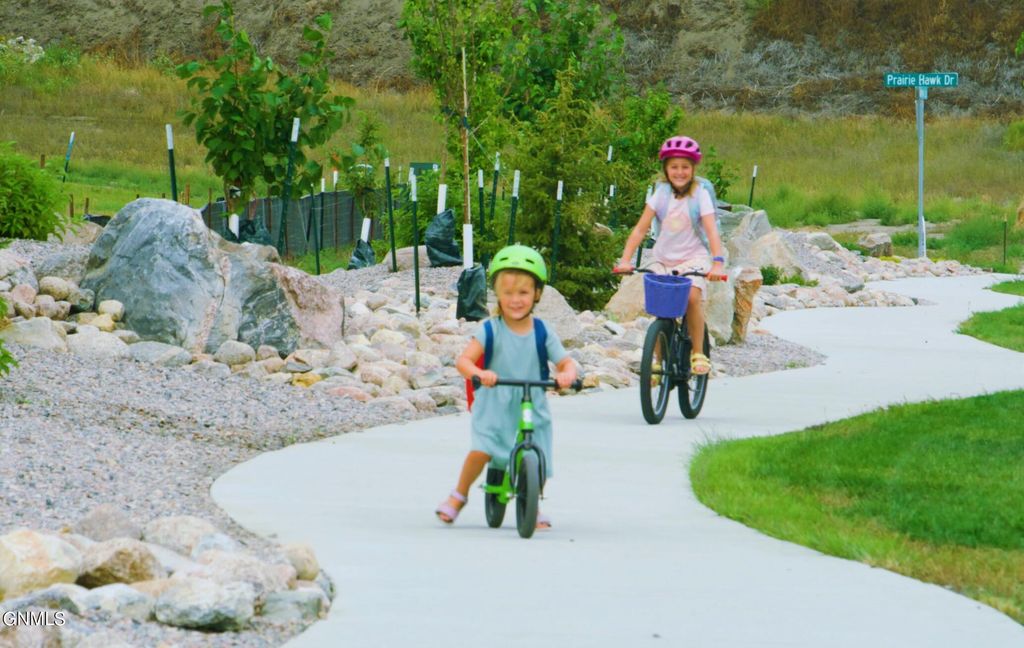 4100 Kites Lane, Bismarck, ND 58503 photo 12