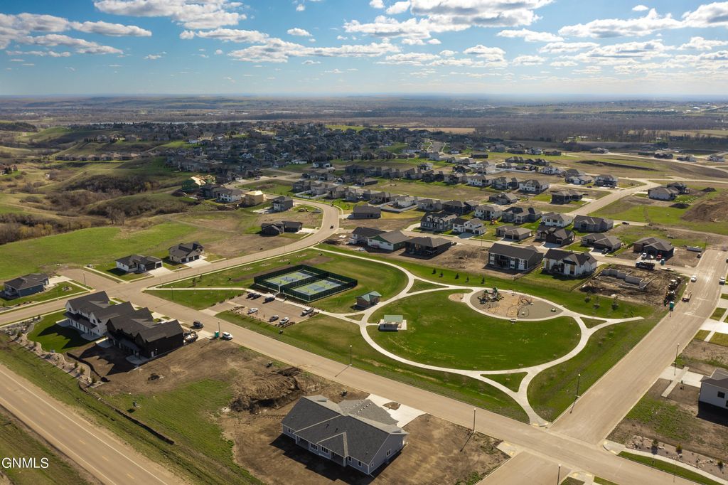 4100 Kites Lane, Bismarck, ND 58503 photo 15