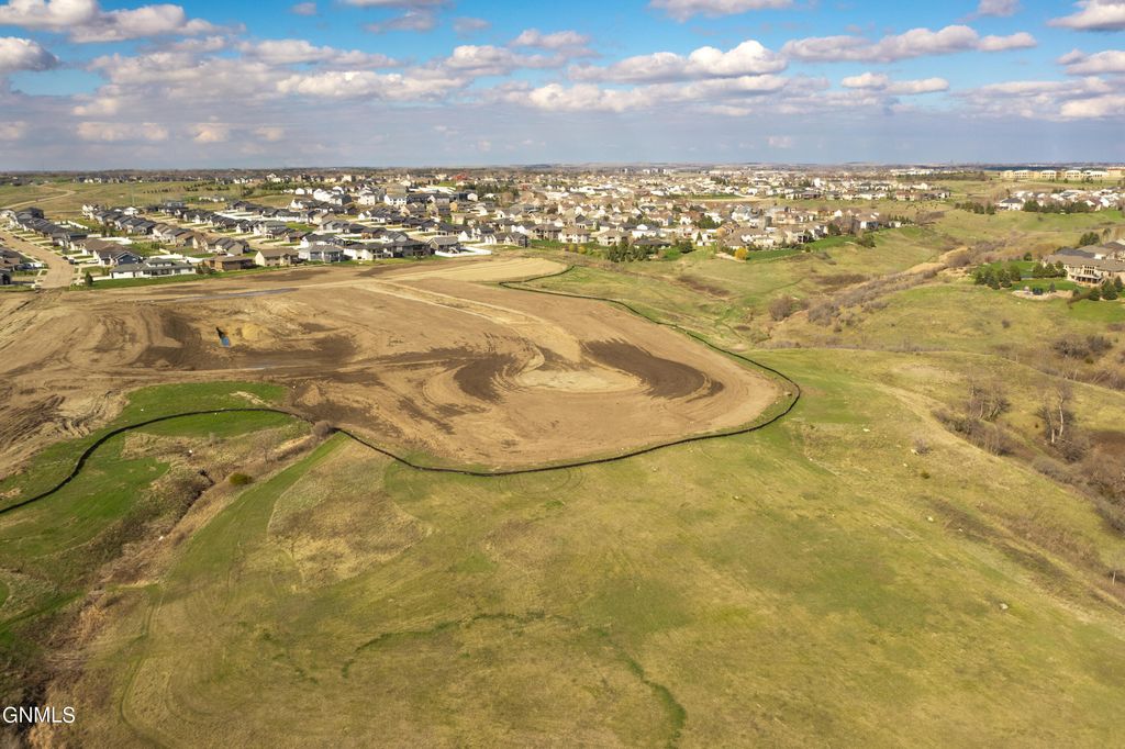 4100 Kites Lane, Bismarck, ND 58503 photo 16