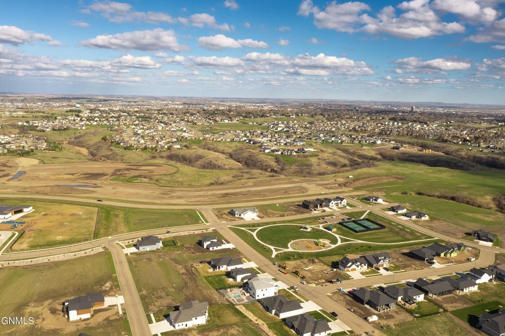 4100 Kites Lane, Bismarck, ND 58503 photo 17