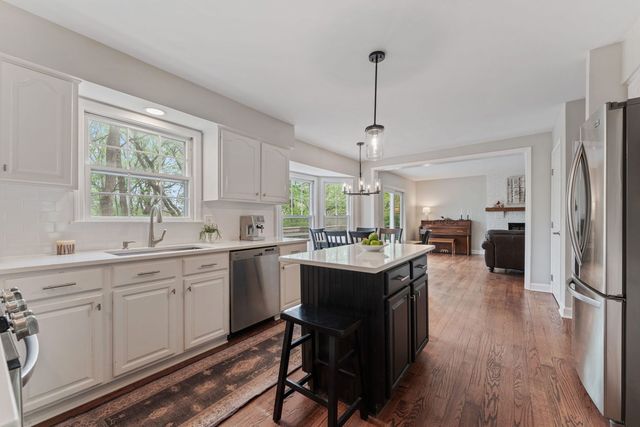 635 Oakview Drive, Algonquin, IL 60102