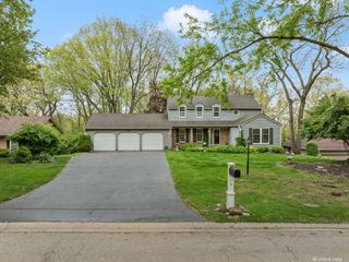 635 Oakview Drive, Algonquin, IL 60102