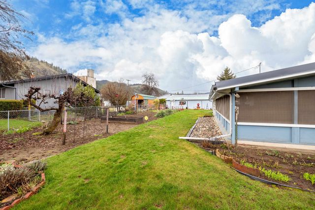 260 W 5th Ave, Kettle Falls, WA 99141