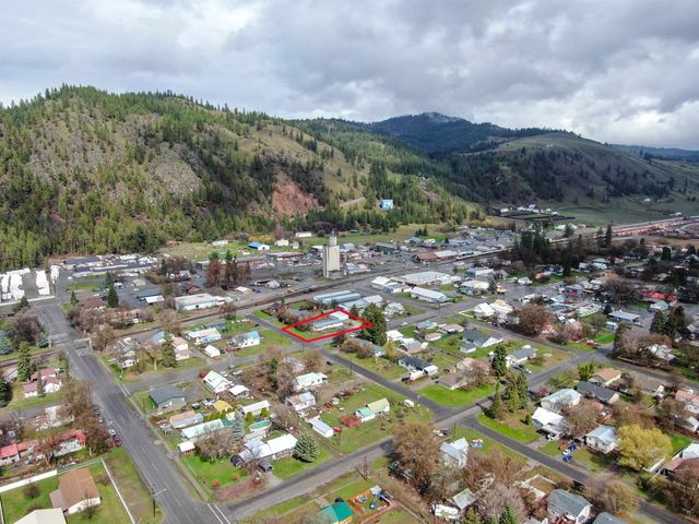 260 W 5th Ave, Kettle Falls, WA 99141