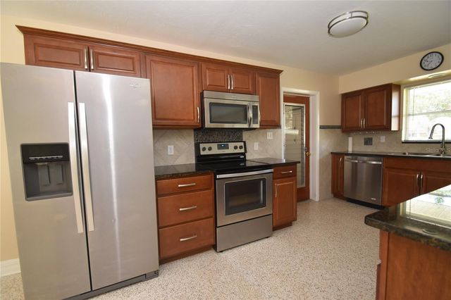 6611 COLONIAL DRIVE, Sarasota, FL 34231