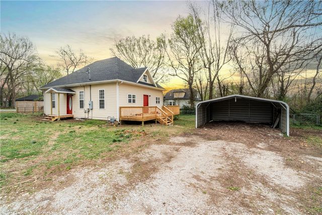 501 SW 2nd Avenue, Gravette, AR 72736