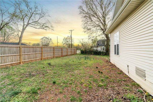 501 SW 2nd Avenue, Gravette, AR 72736