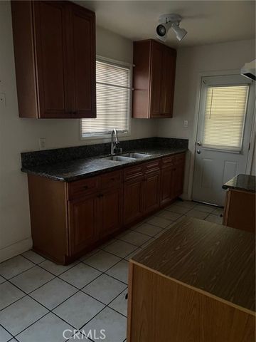 841 W B, Ontario, CA 91762