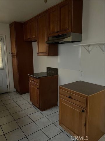 841 W B, Ontario, CA 91762