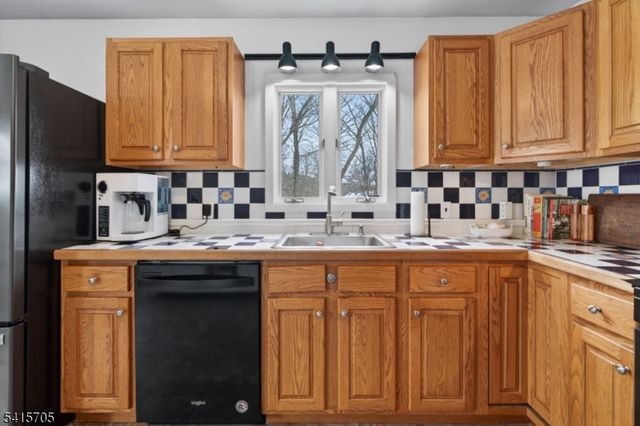 26 Stephen Pl, Rockaway Boro, NJ 07866