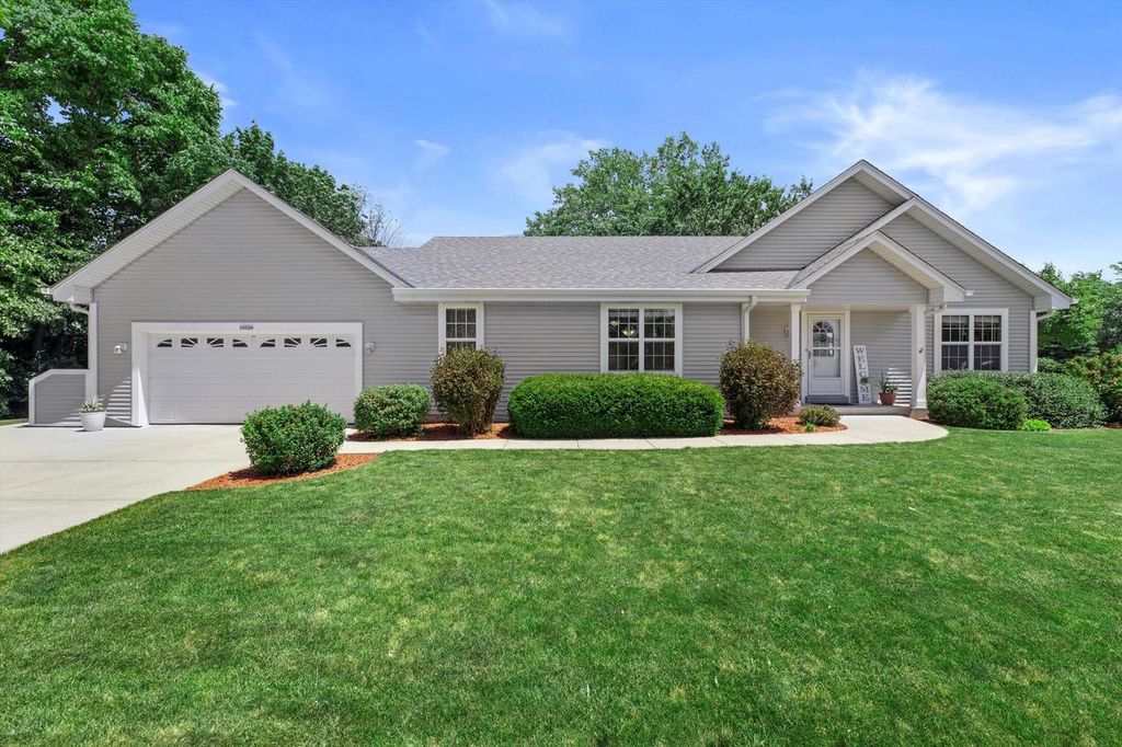 10724 S Christina COURT, Oak Creek, WI 53154