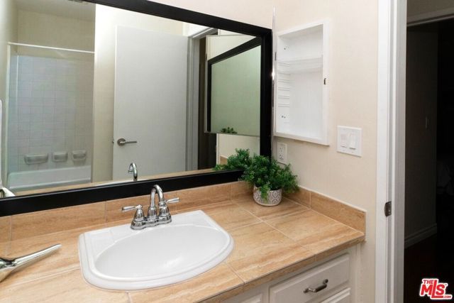 5625 Windsor Way 110, Culver City, CA 90230