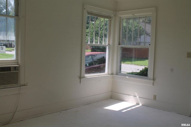 505 W CHERRY Street, Carbondale, IL 62901