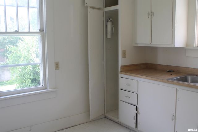 505 W CHERRY Street, Carbondale, IL 62901