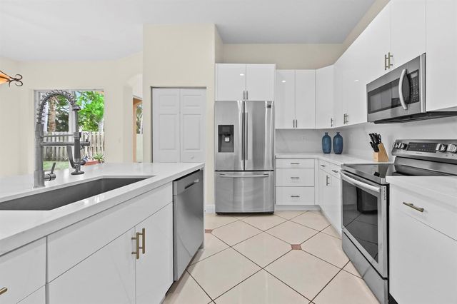 6657 Lurais Drive, Lake Worth, FL 33463