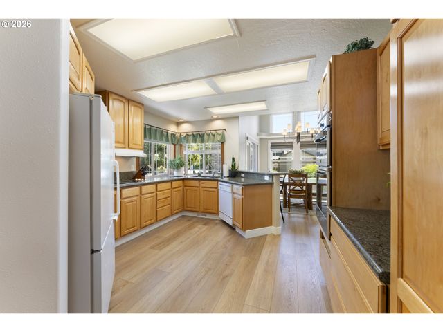 1211 NAPA CREEK Dr, Eugene, OR 97404