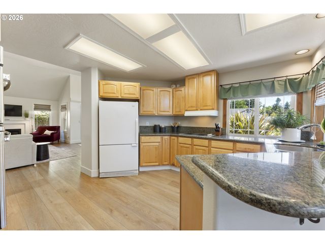 1211 NAPA CREEK Dr, Eugene, OR 97404
