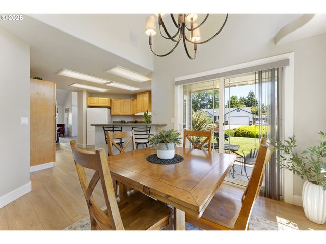 1211 NAPA CREEK Dr, Eugene, OR 97404