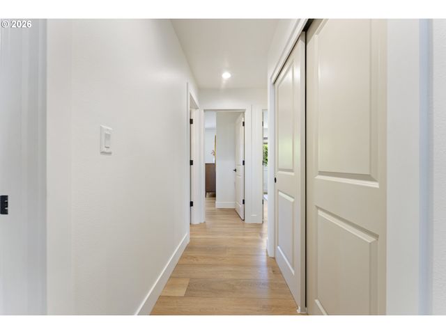 1211 NAPA CREEK Dr, Eugene, OR 97404