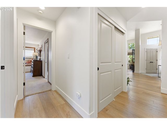 1211 NAPA CREEK Dr, Eugene, OR 97404