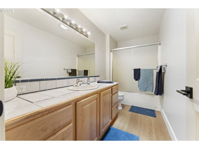 1211 NAPA CREEK Dr, Eugene, OR 97404