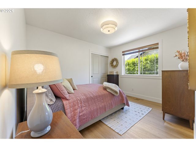 1211 NAPA CREEK Dr, Eugene, OR 97404