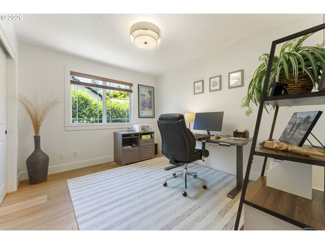1211 NAPA CREEK Dr, Eugene, OR 97404