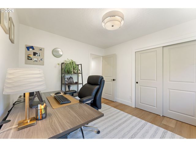 1211 NAPA CREEK Dr, Eugene, OR 97404